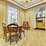Luxury Pilies Avenue Apartment